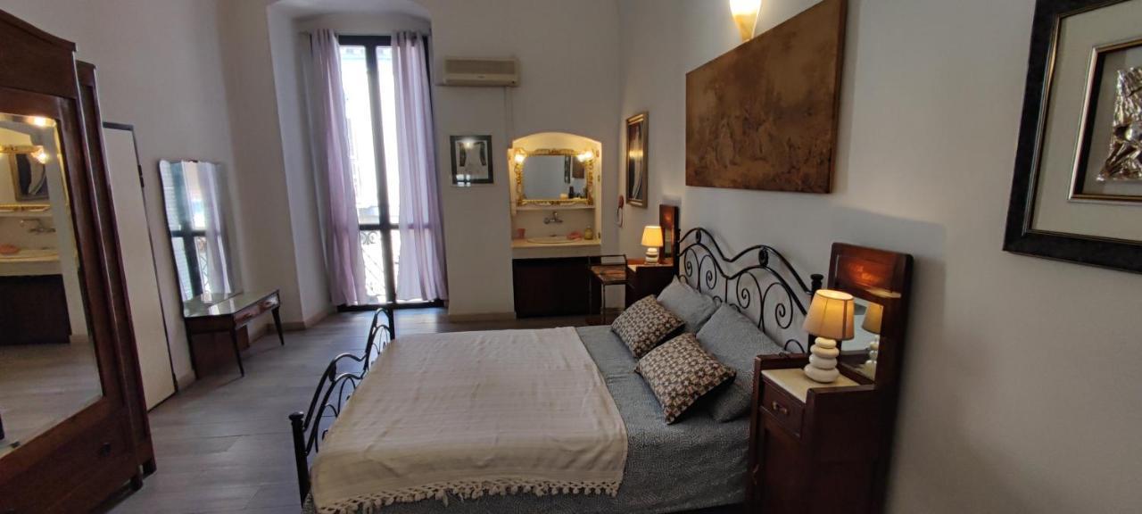 Very Central Apartment, By Shops, Bars, Restaurants Bari Exterior foto