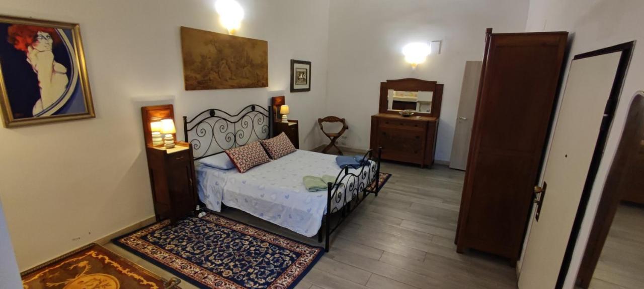 Very Central Apartment, By Shops, Bars, Restaurants Bari Exterior foto