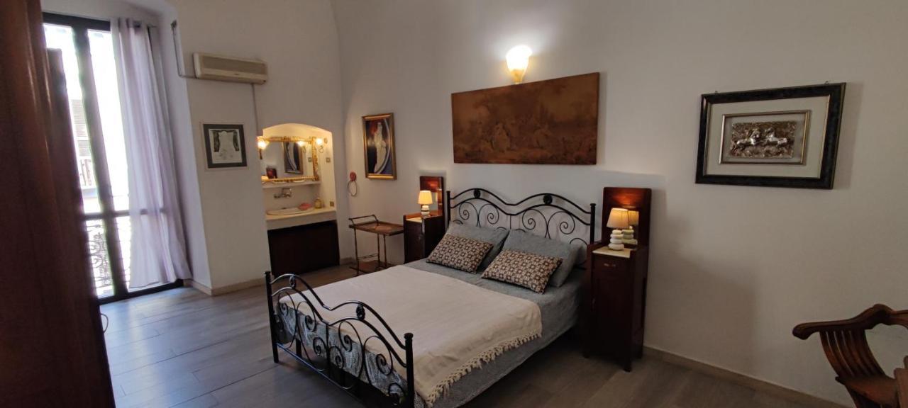 Very Central Apartment, By Shops, Bars, Restaurants Bari Exterior foto
