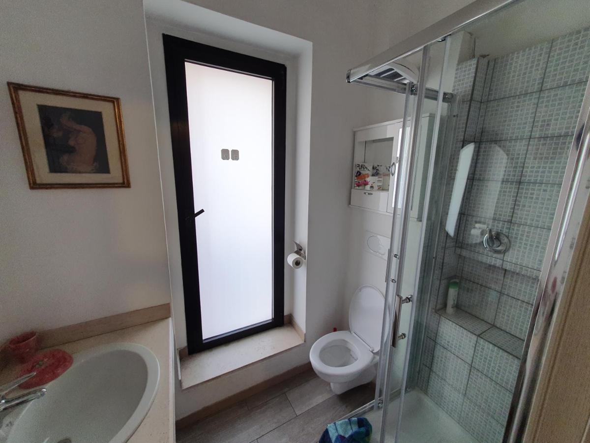 Very Central Apartment, By Shops, Bars, Restaurants Bari Exterior foto