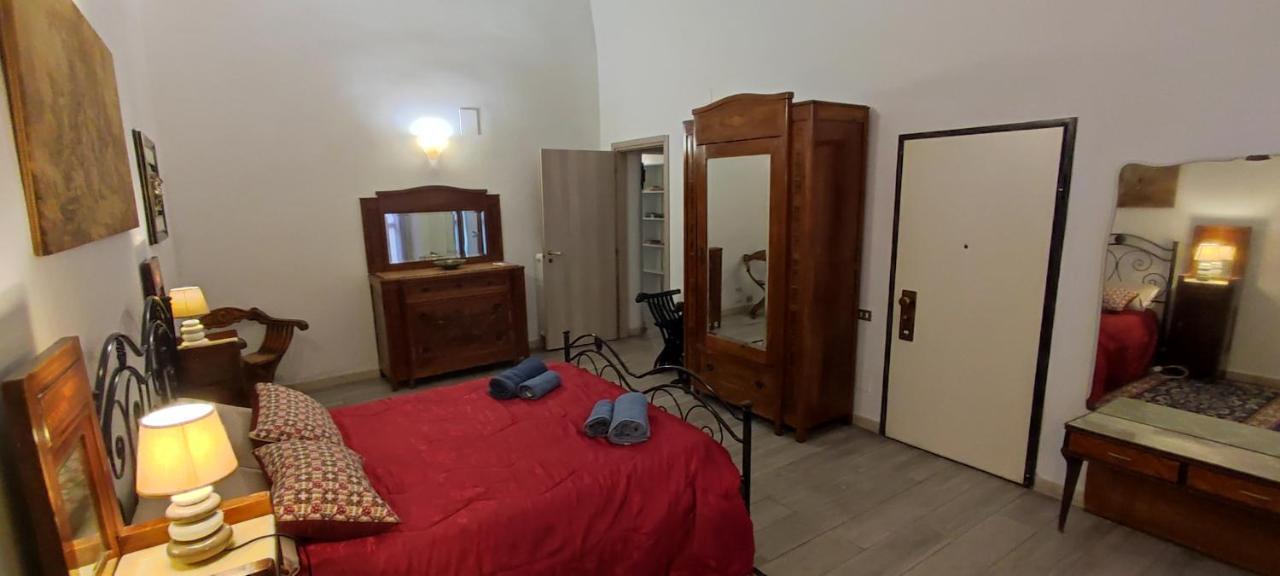 Very Central Apartment, By Shops, Bars, Restaurants Bari Exterior foto